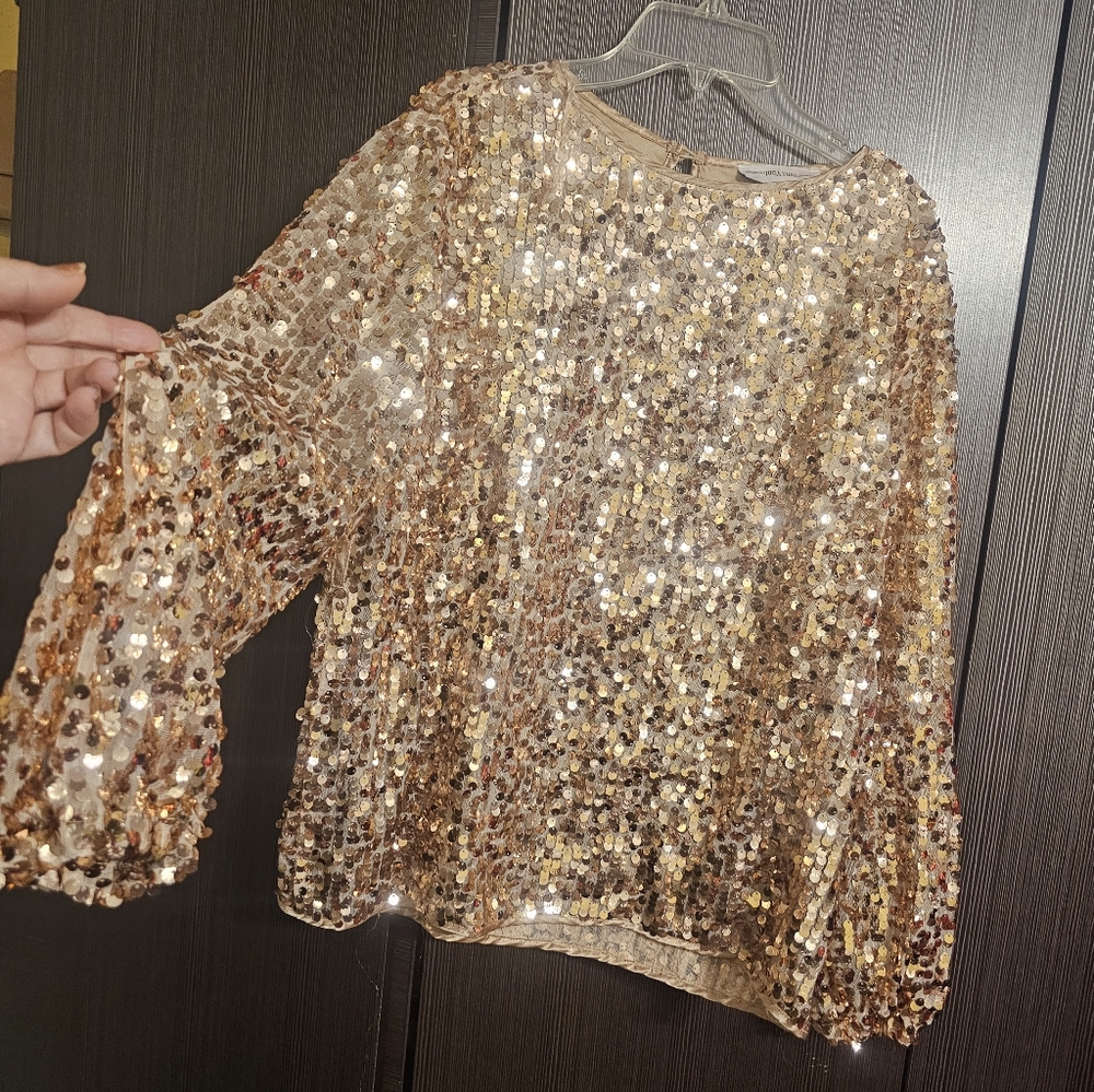 Sequin Gold Women's Top Long Sleeve, Nicely Lined with elastic at the wrist.